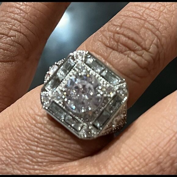 DIAMOND ENGAGEMENT RING 7,9,10 - Picture 2 of 3